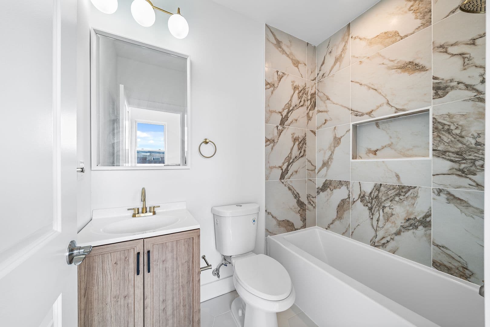 Philadelphia Apartment: 869 N 43rd St
