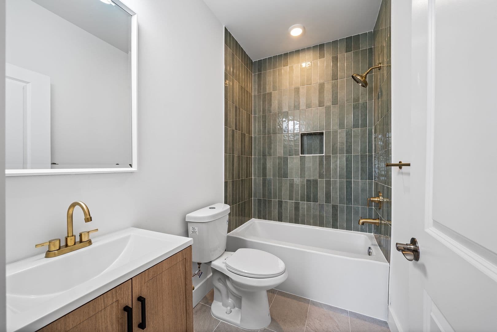 Philadelphia Apartment: 869 N 43rd St