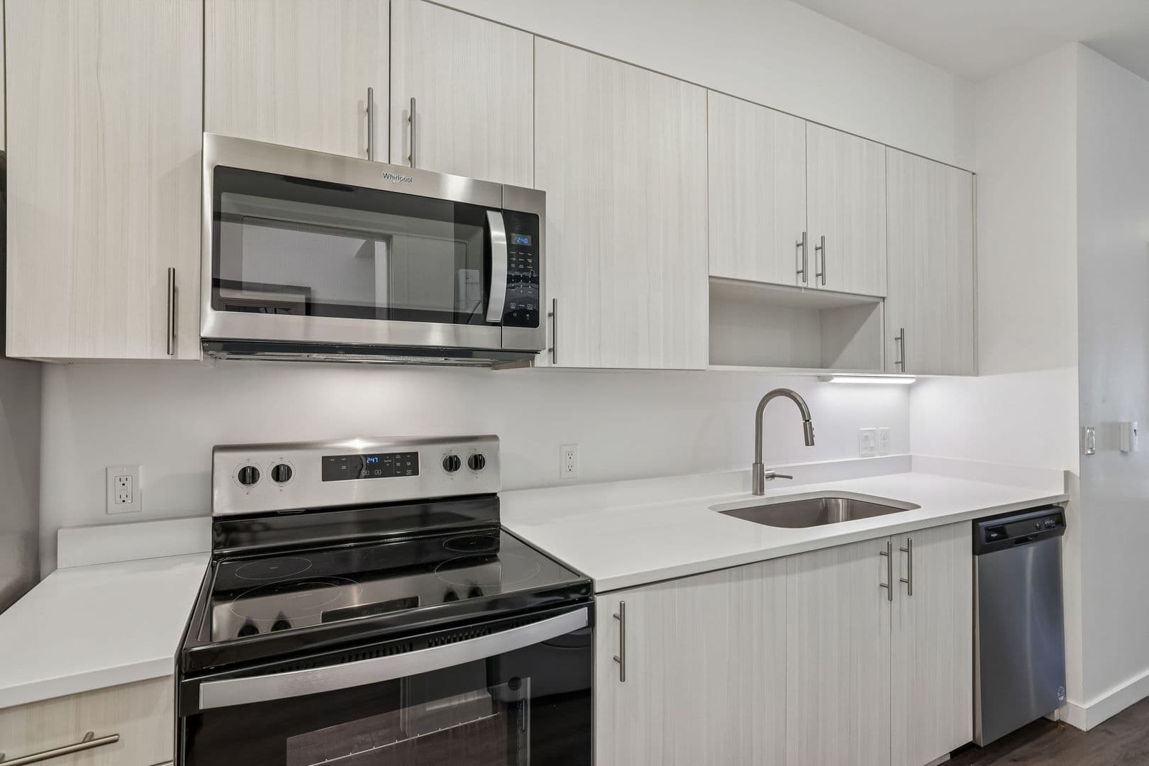 Portland Apartment: 8124 SE 6th Avenue