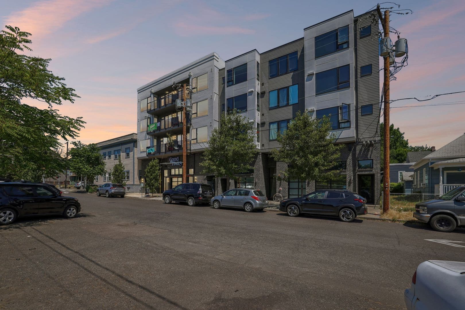 Portland Apartment: 8124 SE 6th Avenue