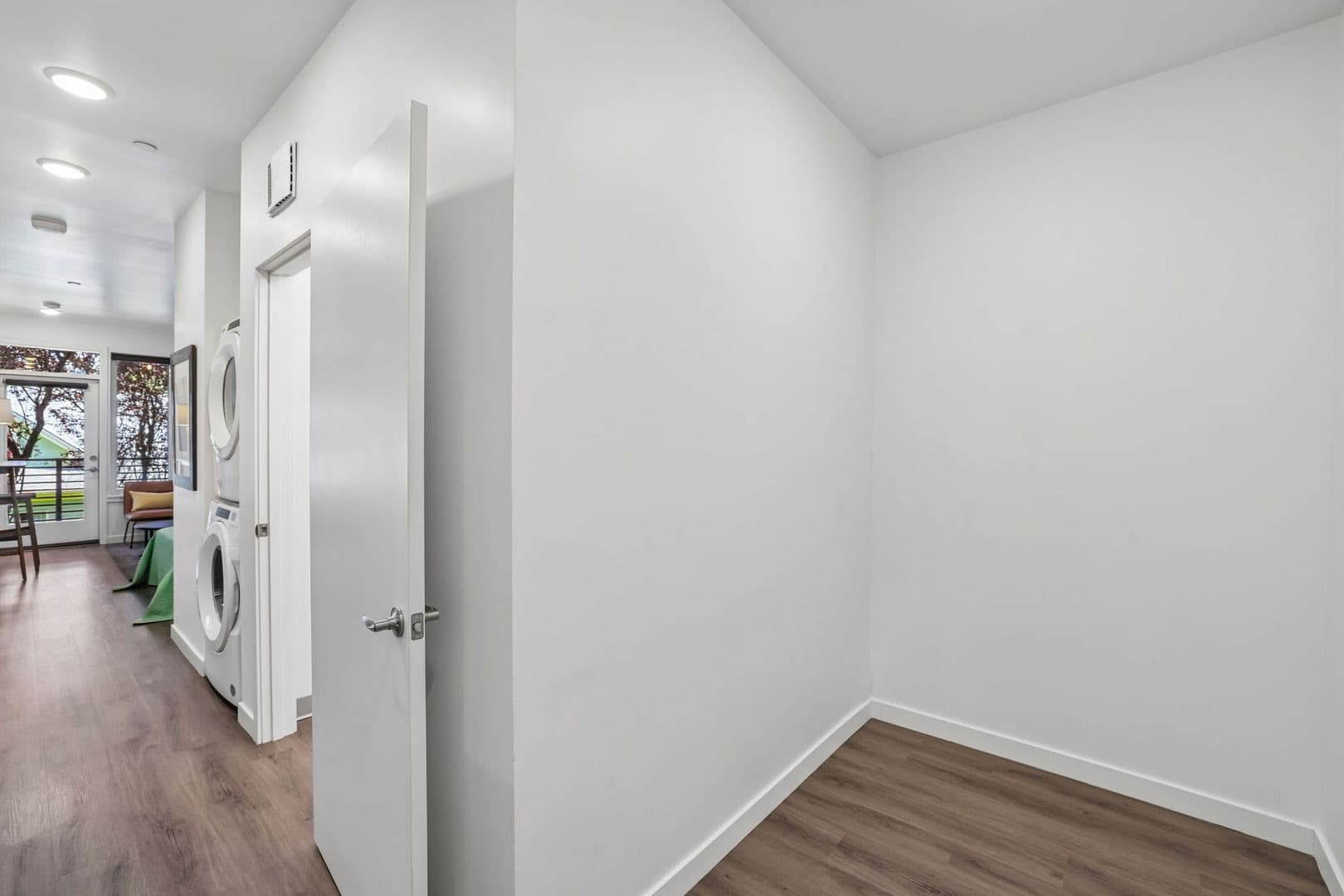 Portland Apartment: 8124 SE 6th Avenue