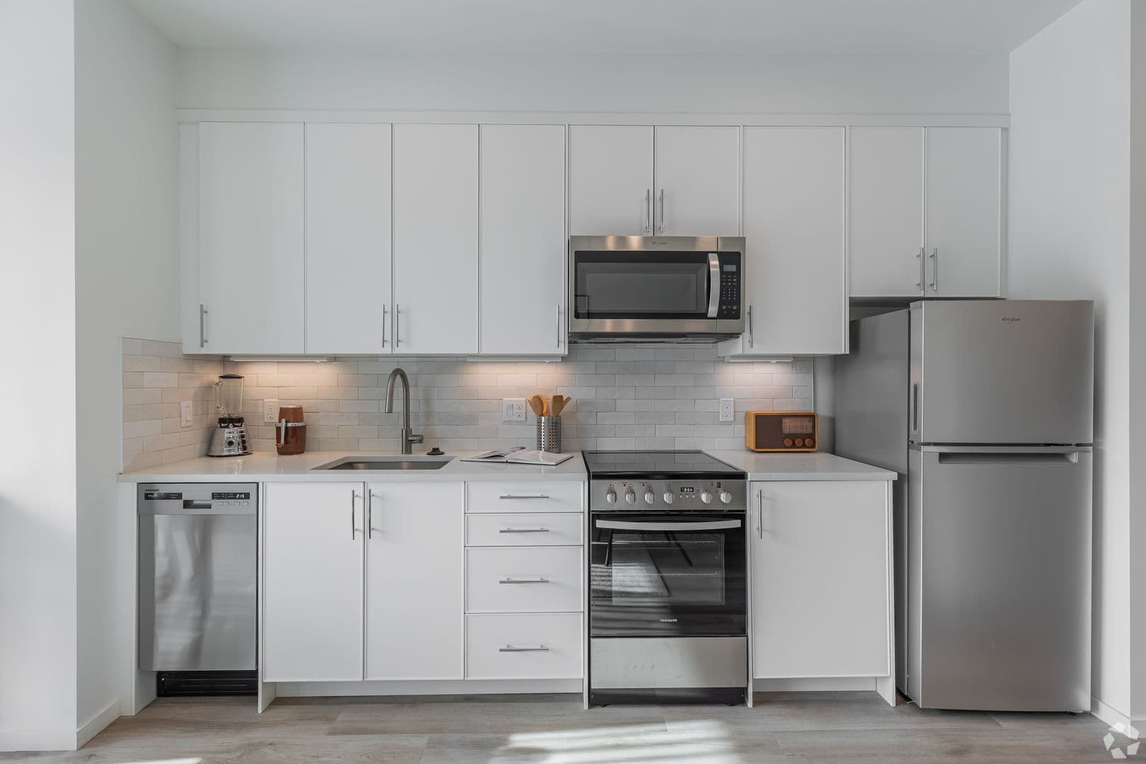 Portland Apartment: 4915 N Vancouver Ave