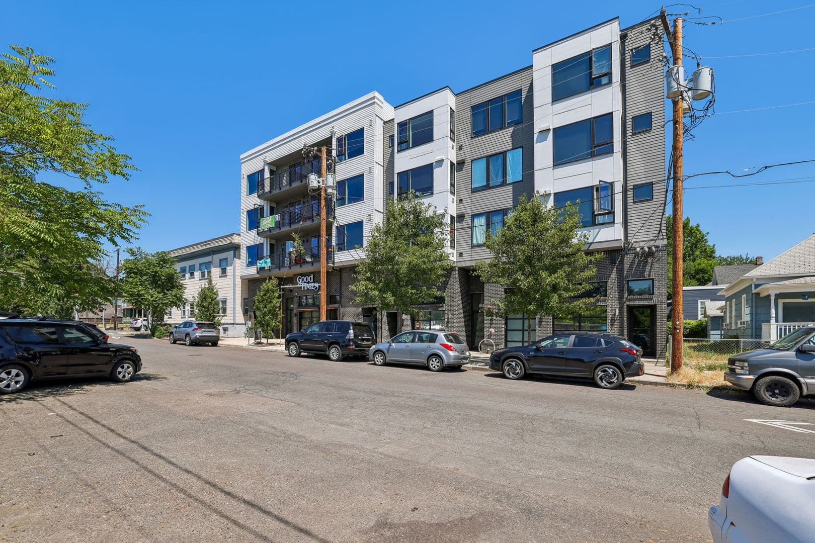 Portland Apartment: 8124 SE 6th Avenue