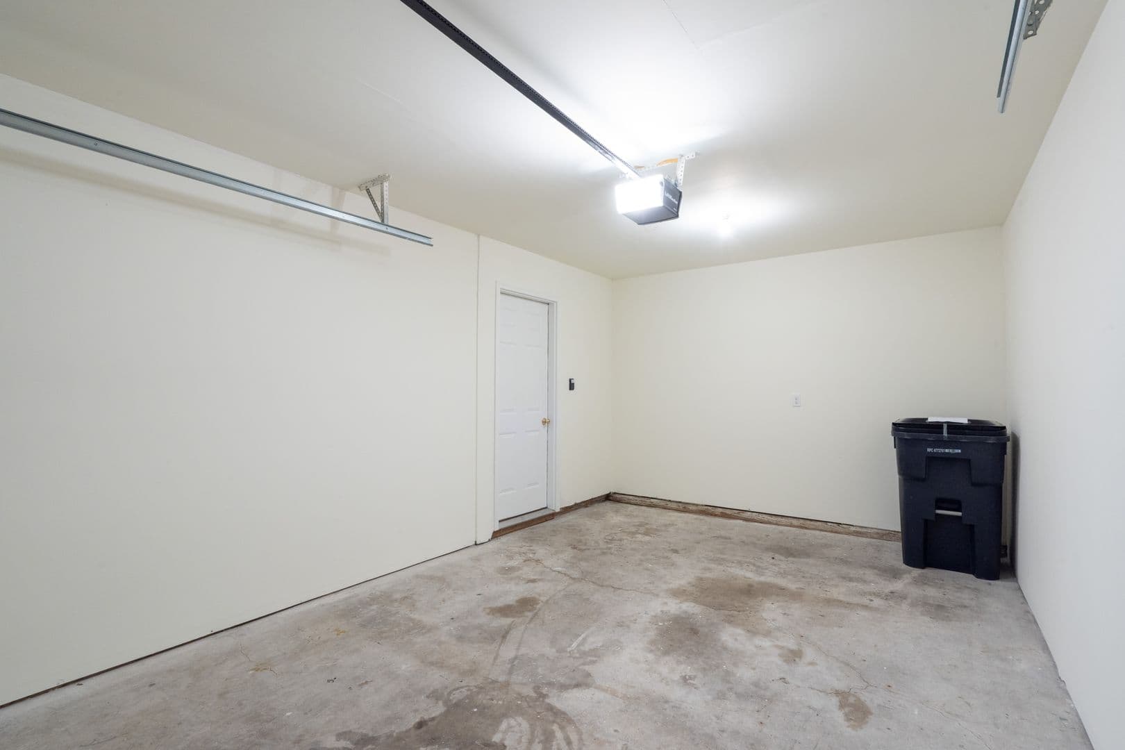 Columbia Apartment: 2405-2407 Northampton Dr.