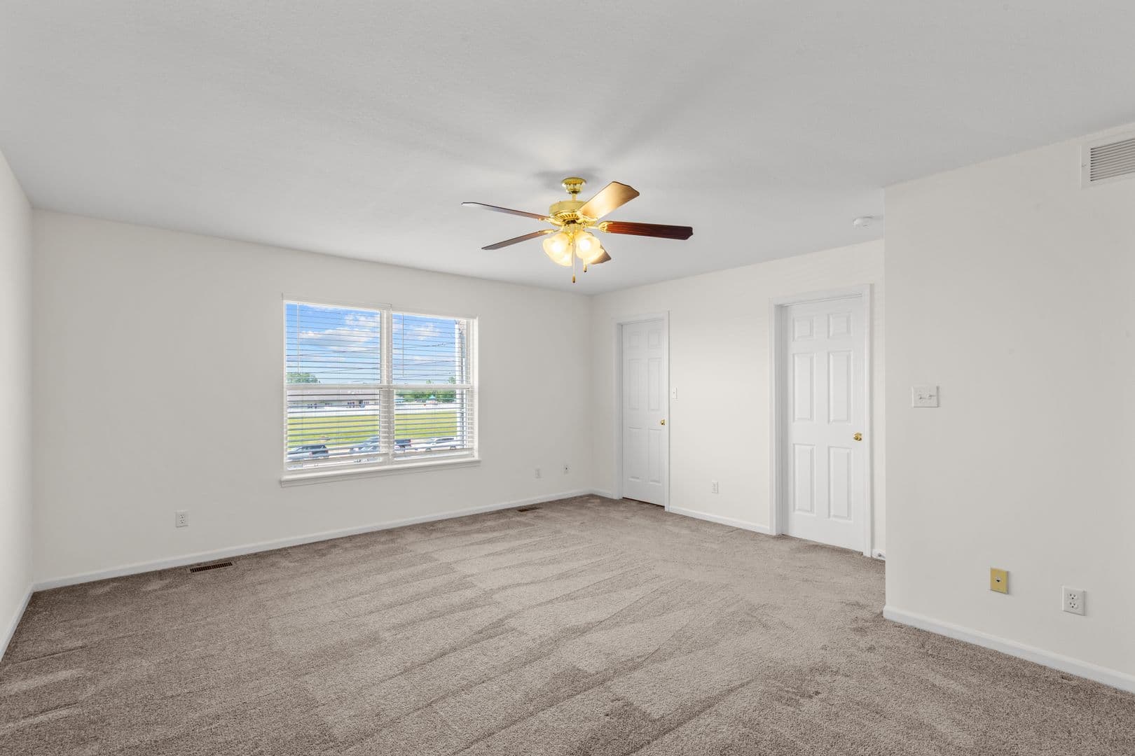 Columbia Apartment: 2405-2407 Northampton Dr.