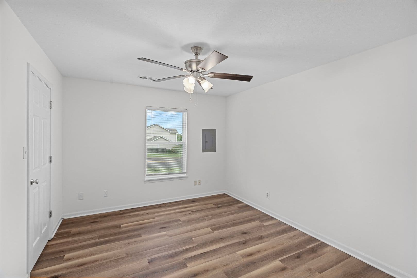 Columbia Apartment: 3501-3503 La Mesa Dr.