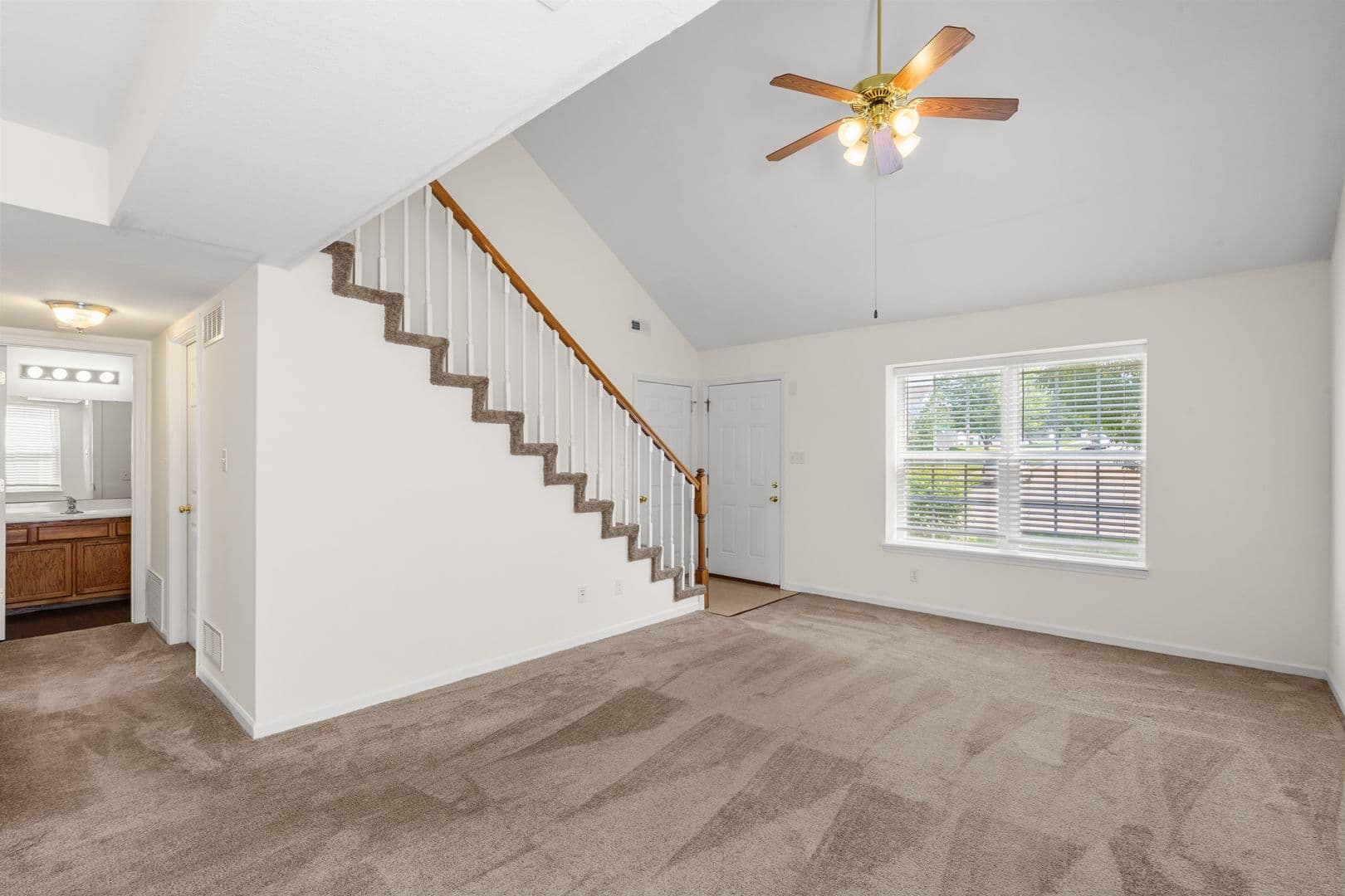 Columbia Apartment: 2405-2407 Northampton Dr.