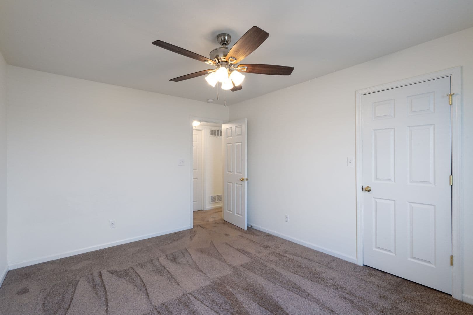Columbia Apartment: 2405-2407 Northampton Dr.