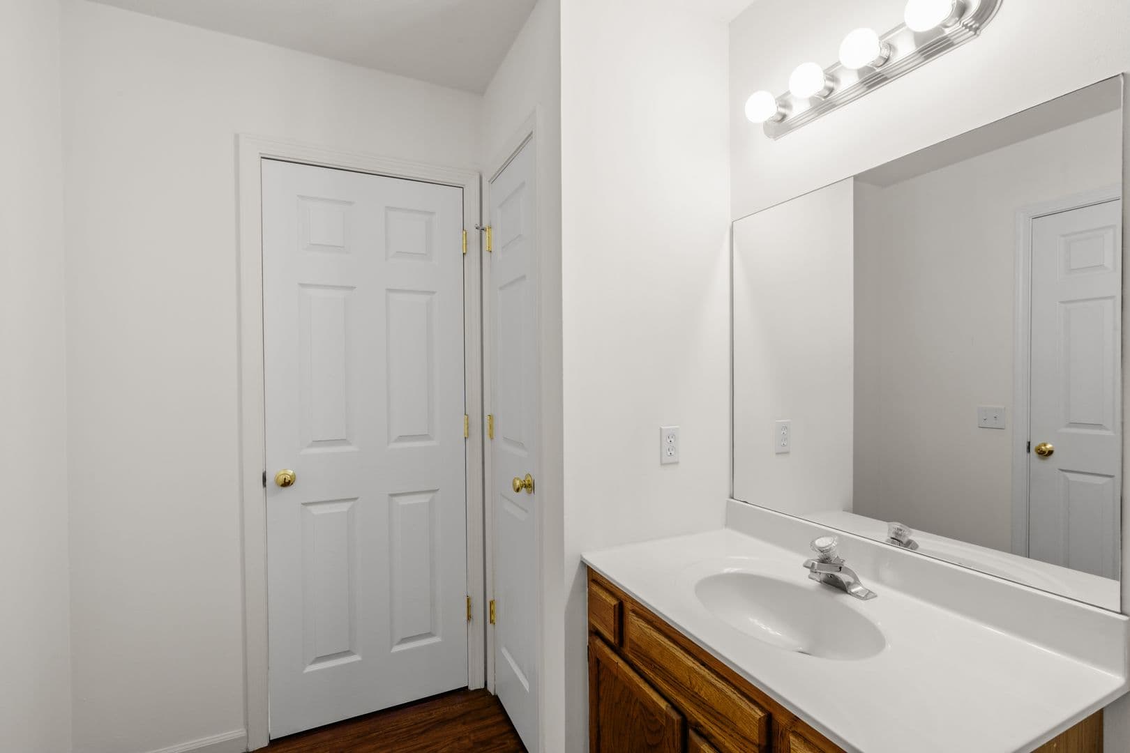 Columbia Apartment: 2405-2407 Northampton Dr.
