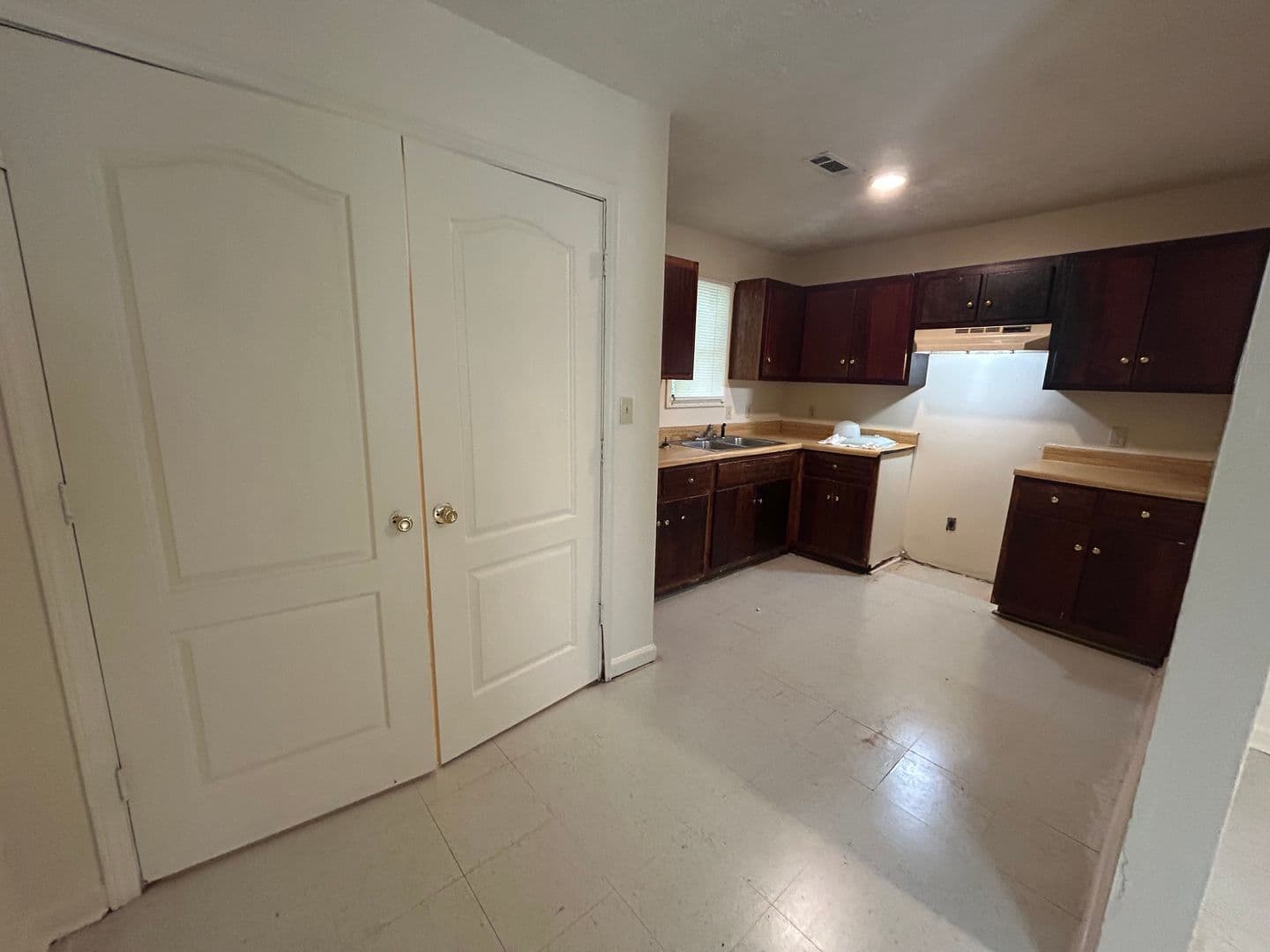 Brownsville Apartment: 20 Tina Drive