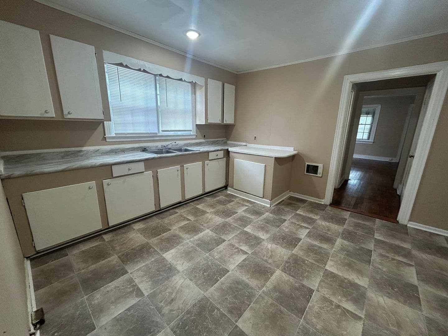 Brownsville Apartment: 607 Hatchie St.