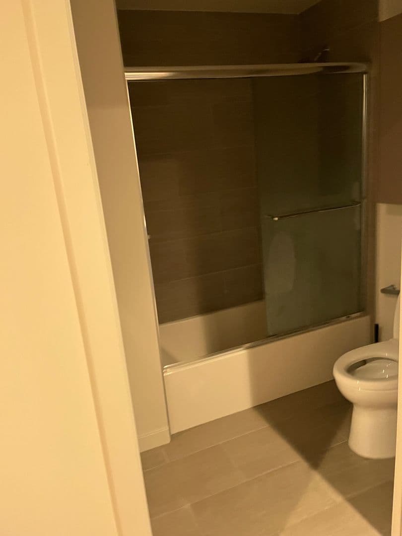 Los Angeles Apartment: 1775 Beloit Avenue