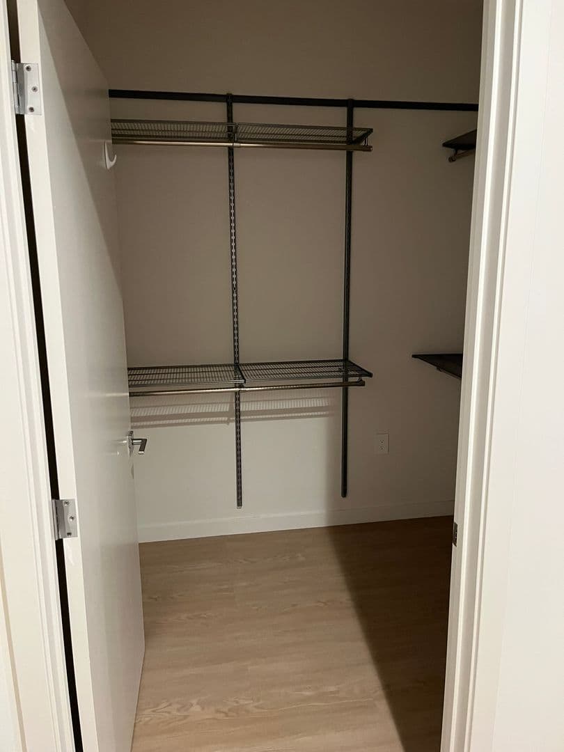 Los Angeles Apartment: 1775 Beloit Avenue