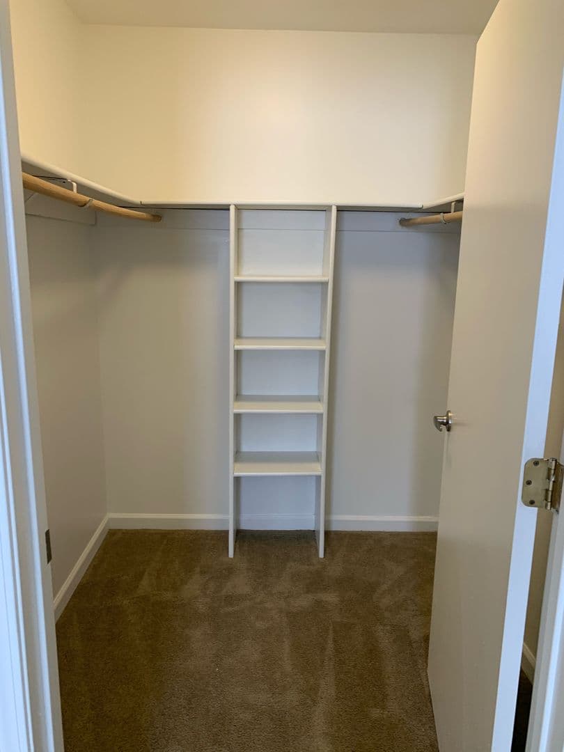 Muncie Apartment: 125 E Oldfield Ln