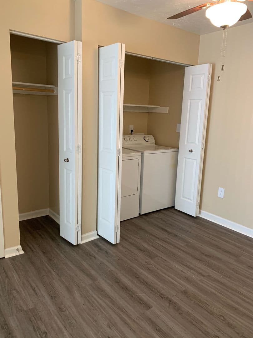 Muncie Apartment: 125 E Oldfield Ln