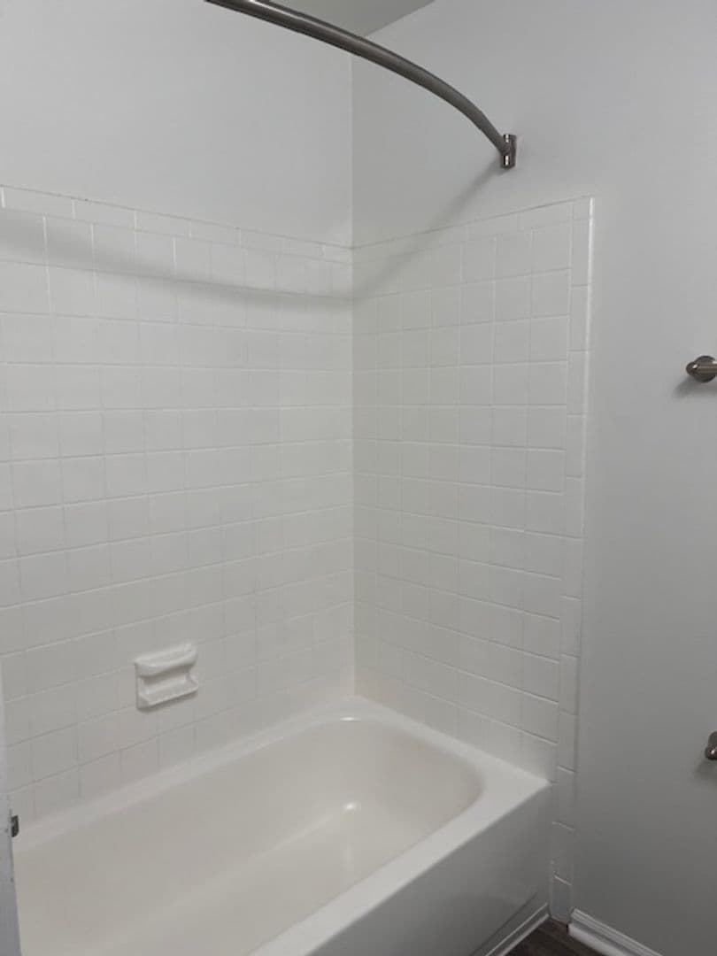 Anderson Apartment: 4325 S Madison Ave