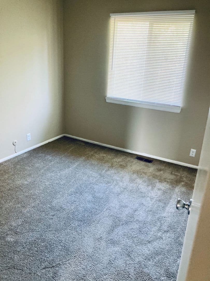 Anderson Apartment: 4325 S Madison Ave