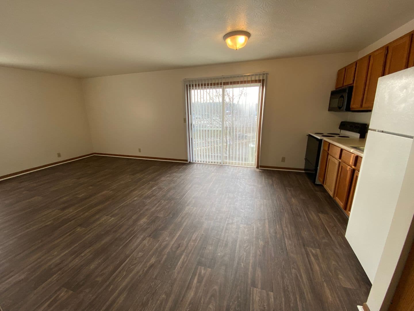 Lafayette Apartment: 2025 Greenbush Street