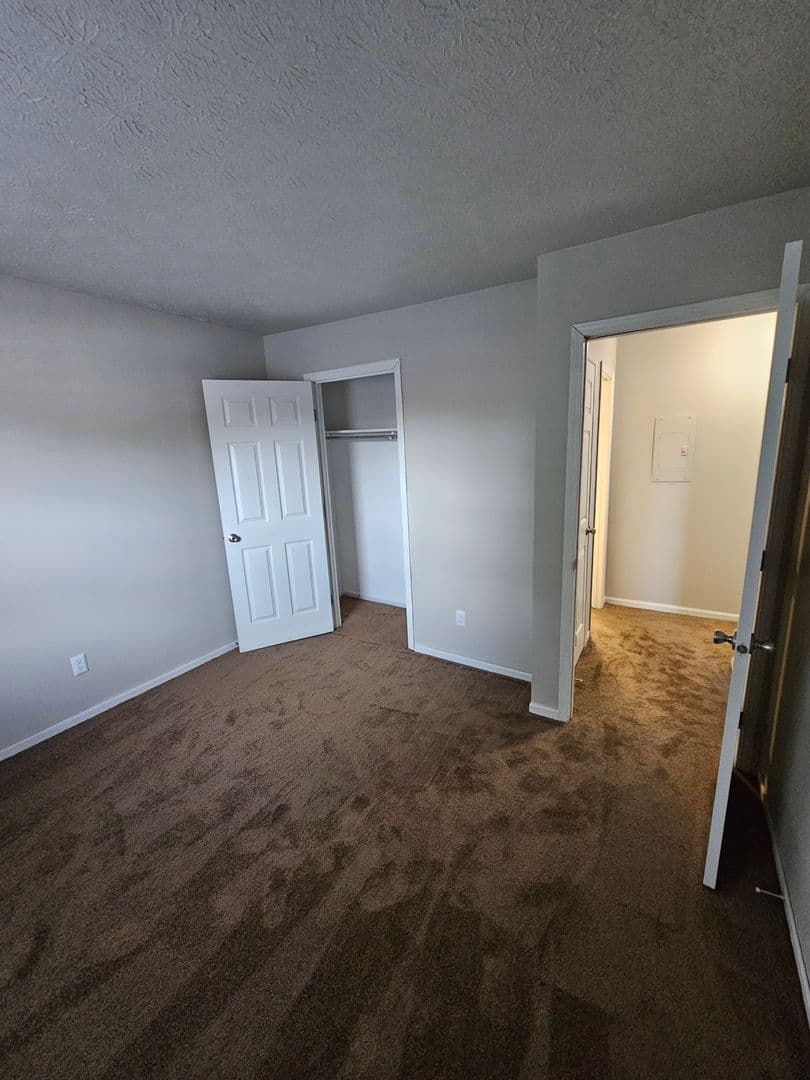 Plainfield Apartment: 250 N. East St