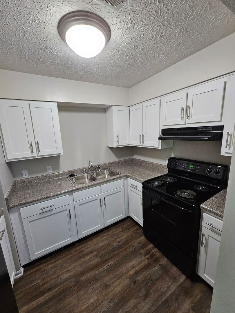 Plainfield Apartment: 250 N. East St