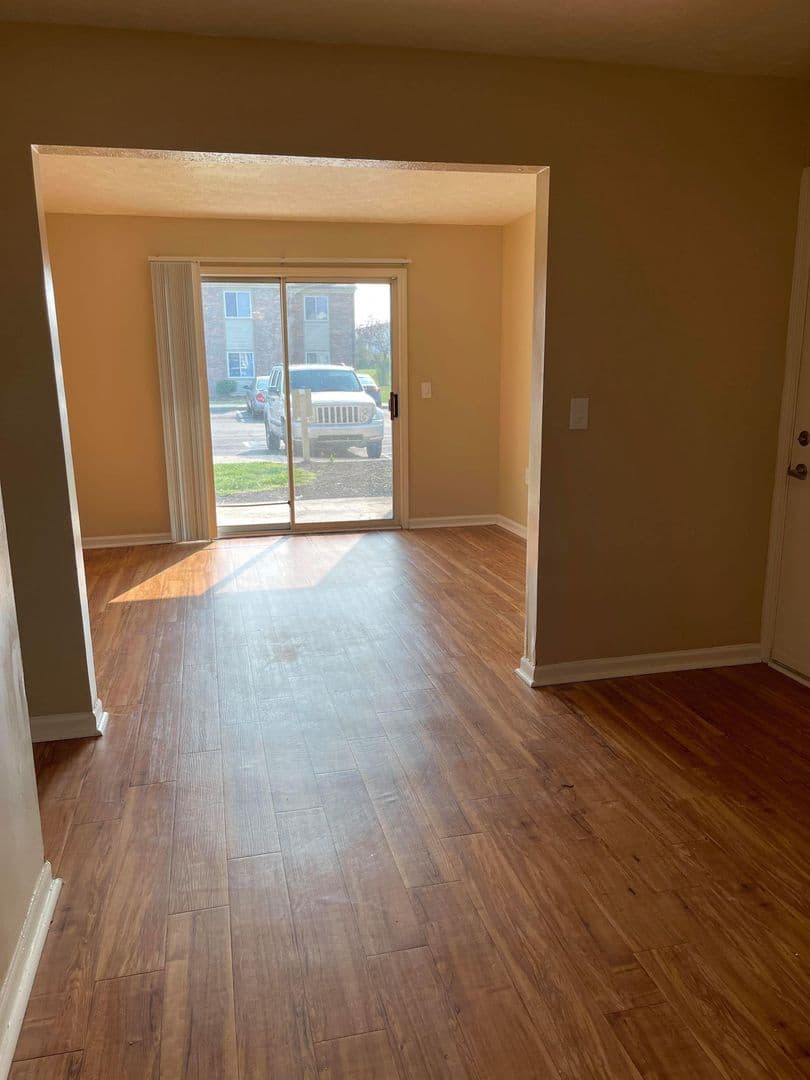 Muncie Apartment: 125 E Oldfield Ln
