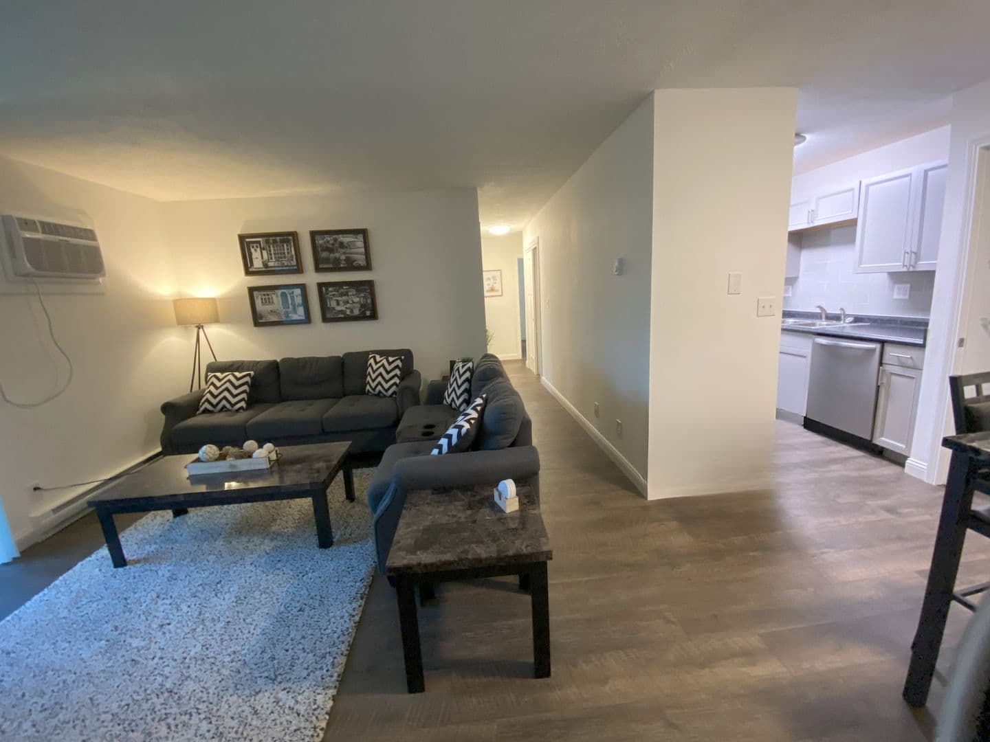 Lafayette Apartment: 2450 Earl Ave