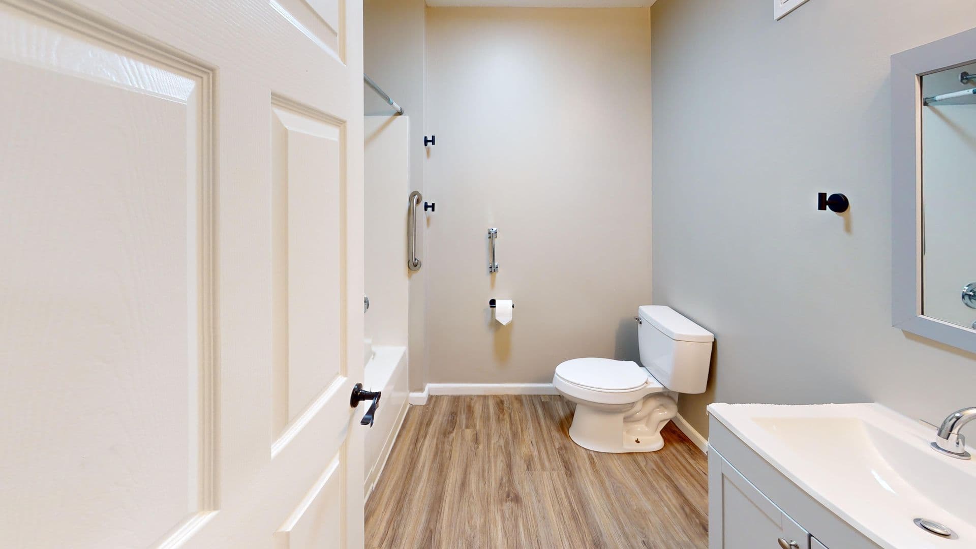 Elwood Apartment: 239 N 13th St