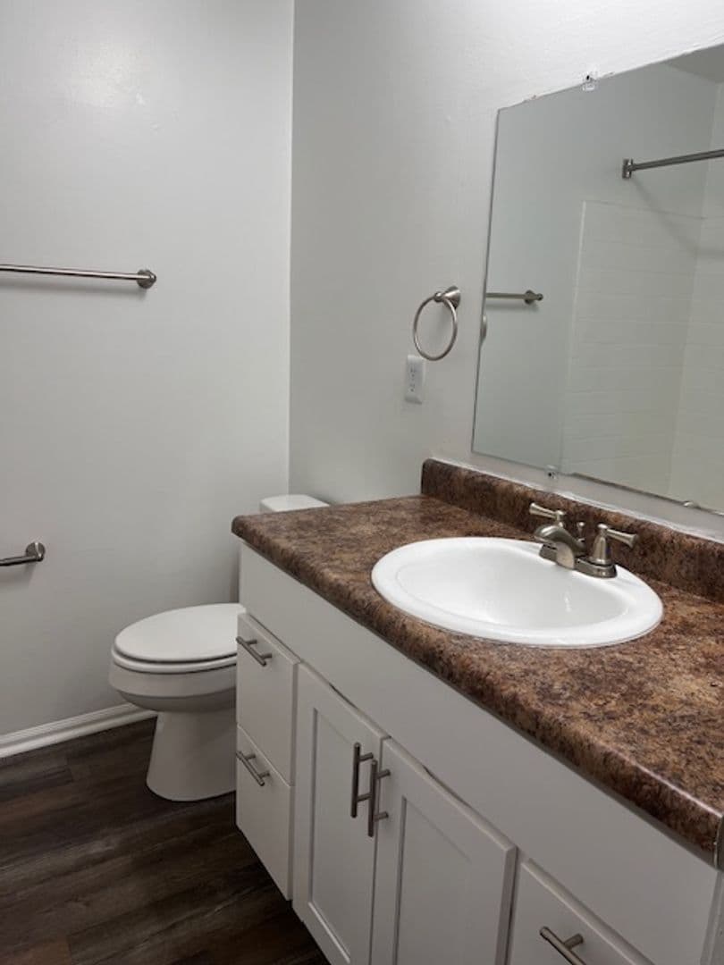 Anderson Apartment: 4325 S Madison Ave