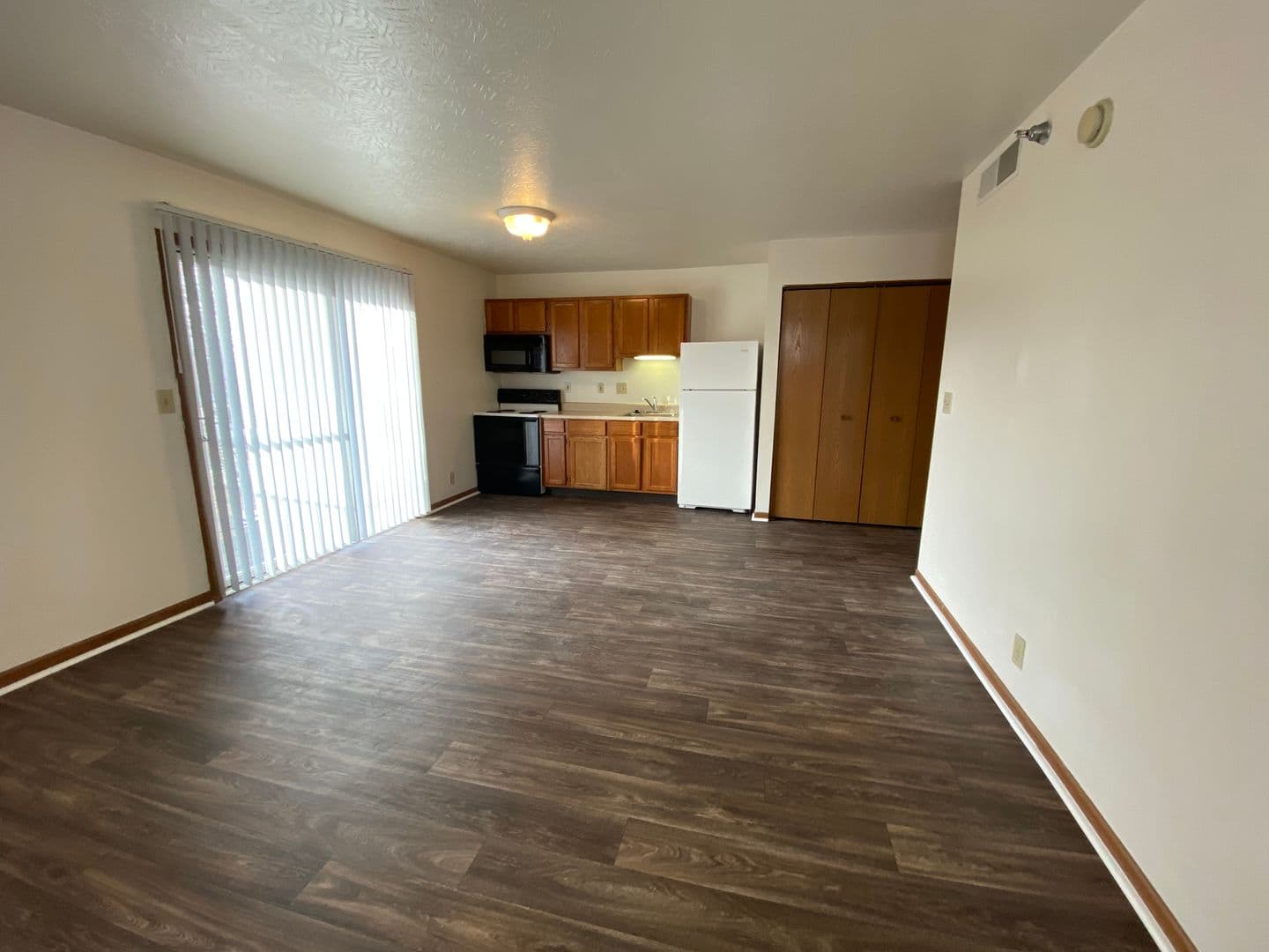 Lafayette Apartment: 2025 Greenbush Street