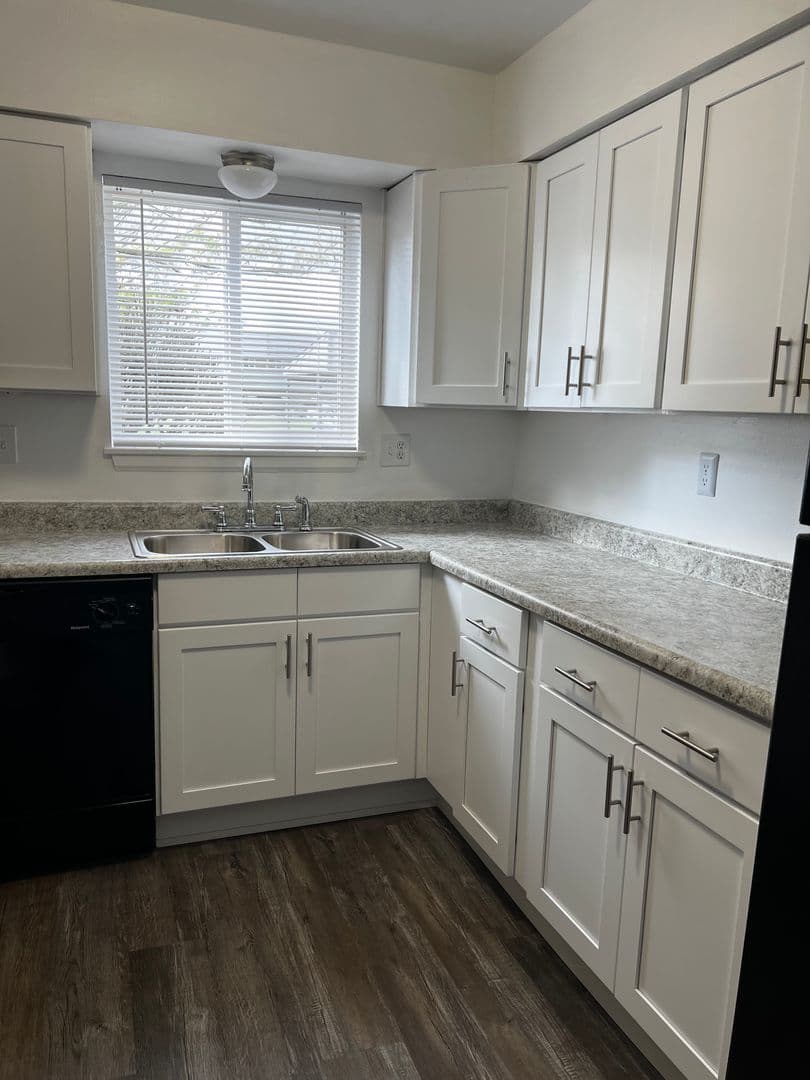 Anderson Apartment: 4325 S Madison Ave