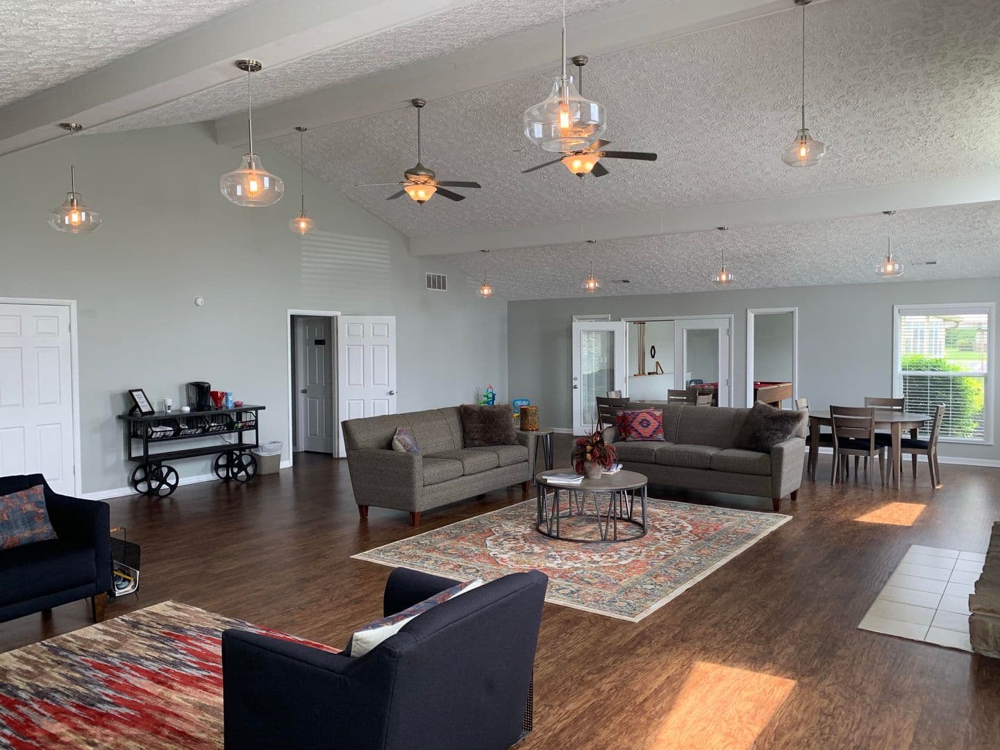 Anderson Apartment: 1807 Lakeshore Drive