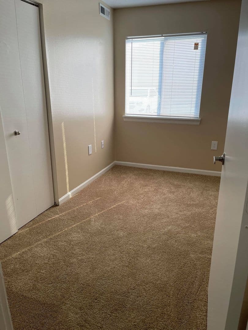 Muncie Apartment: 125 E Oldfield Ln