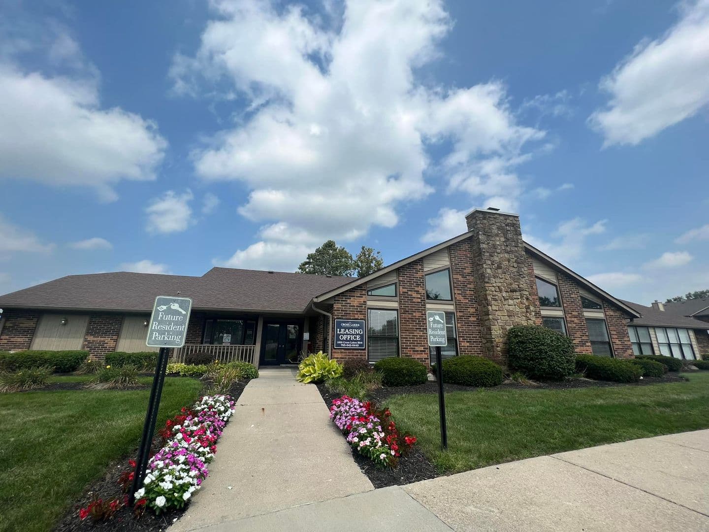 Anderson Apartment: 1908 S Cross Lakes Circle
