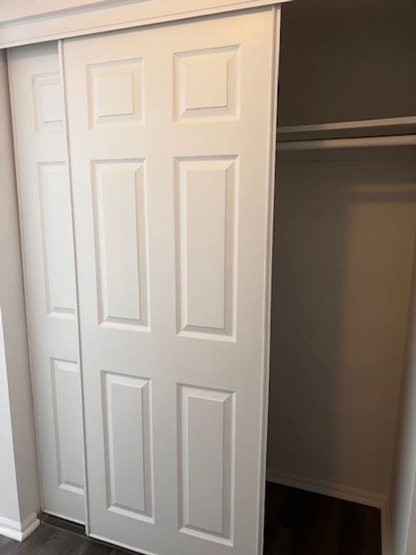 Anderson Apartment: 4325 S Madison Ave