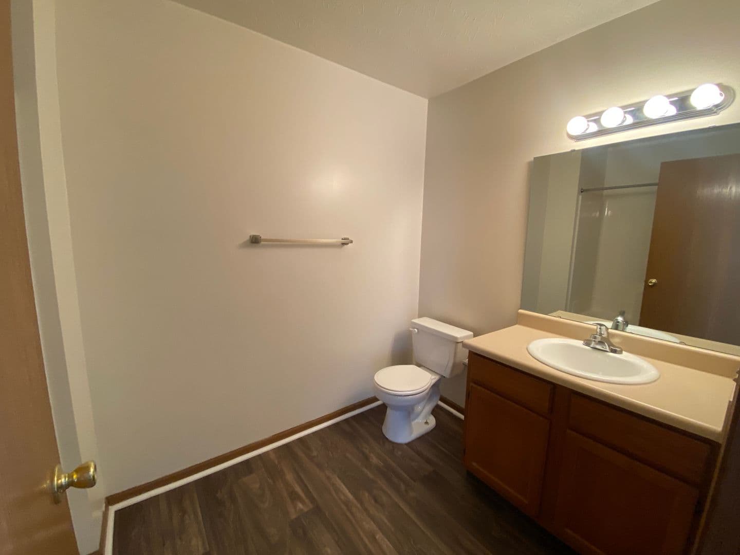 Lafayette Apartment: 2025 Greenbush Street