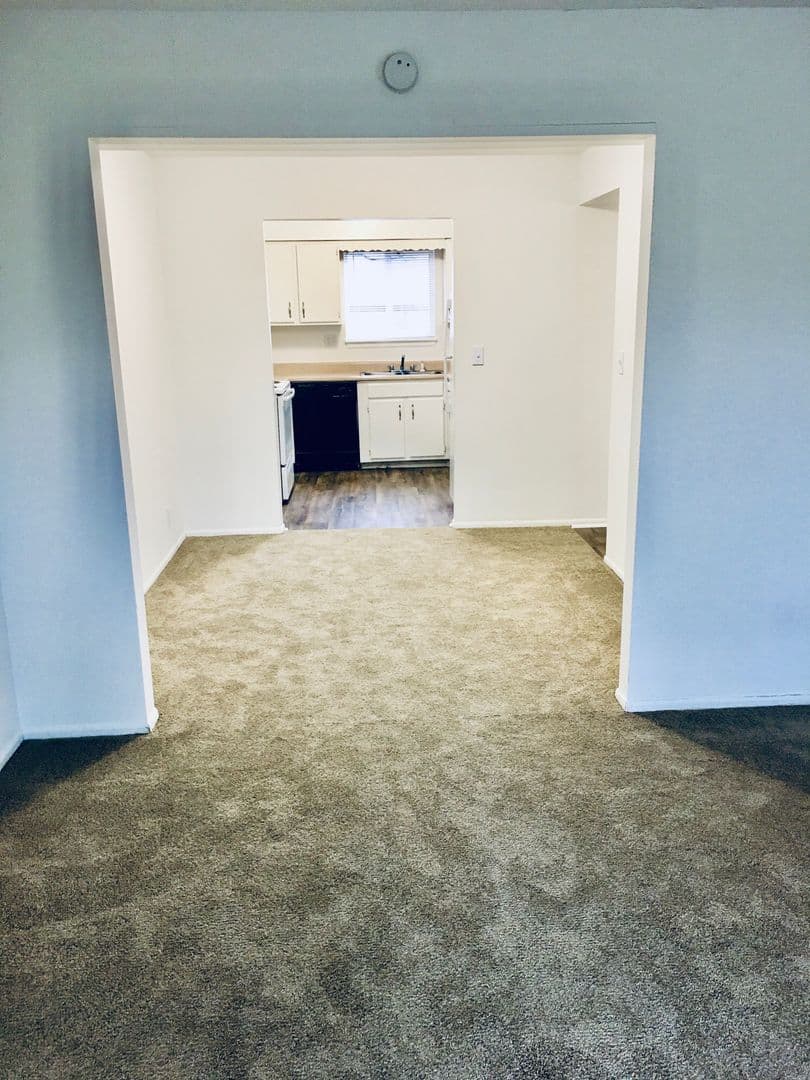 Anderson Apartment: 4325 S Madison Ave
