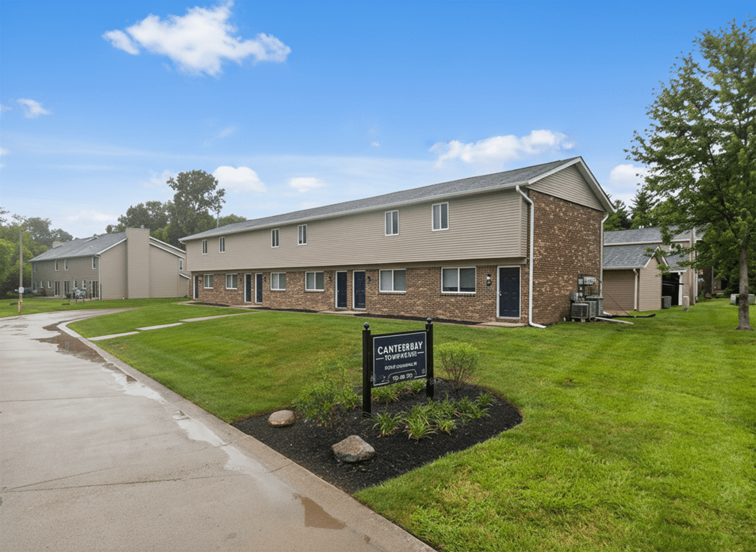 Muncie Apartment: 5124 W Canterbury Dr