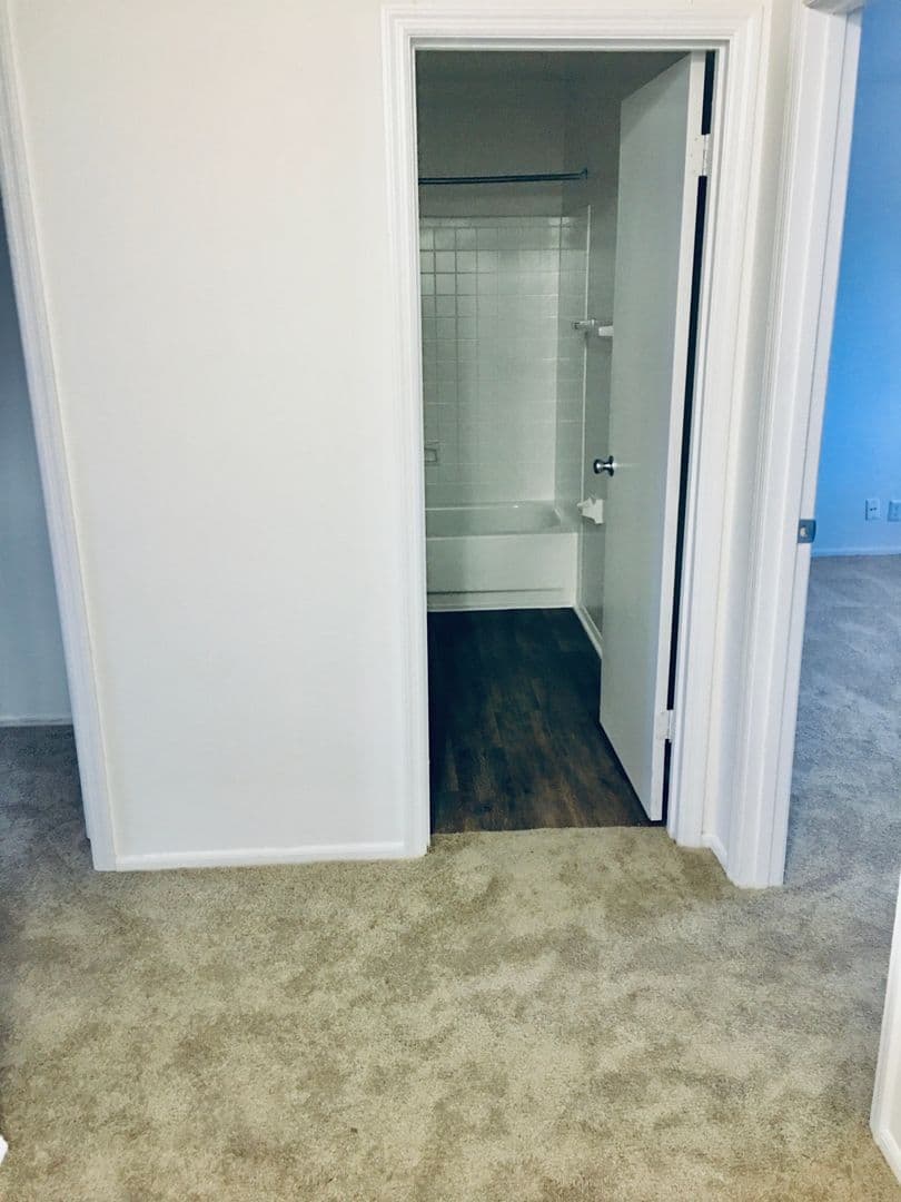 Anderson Apartment: 4325 S Madison Ave