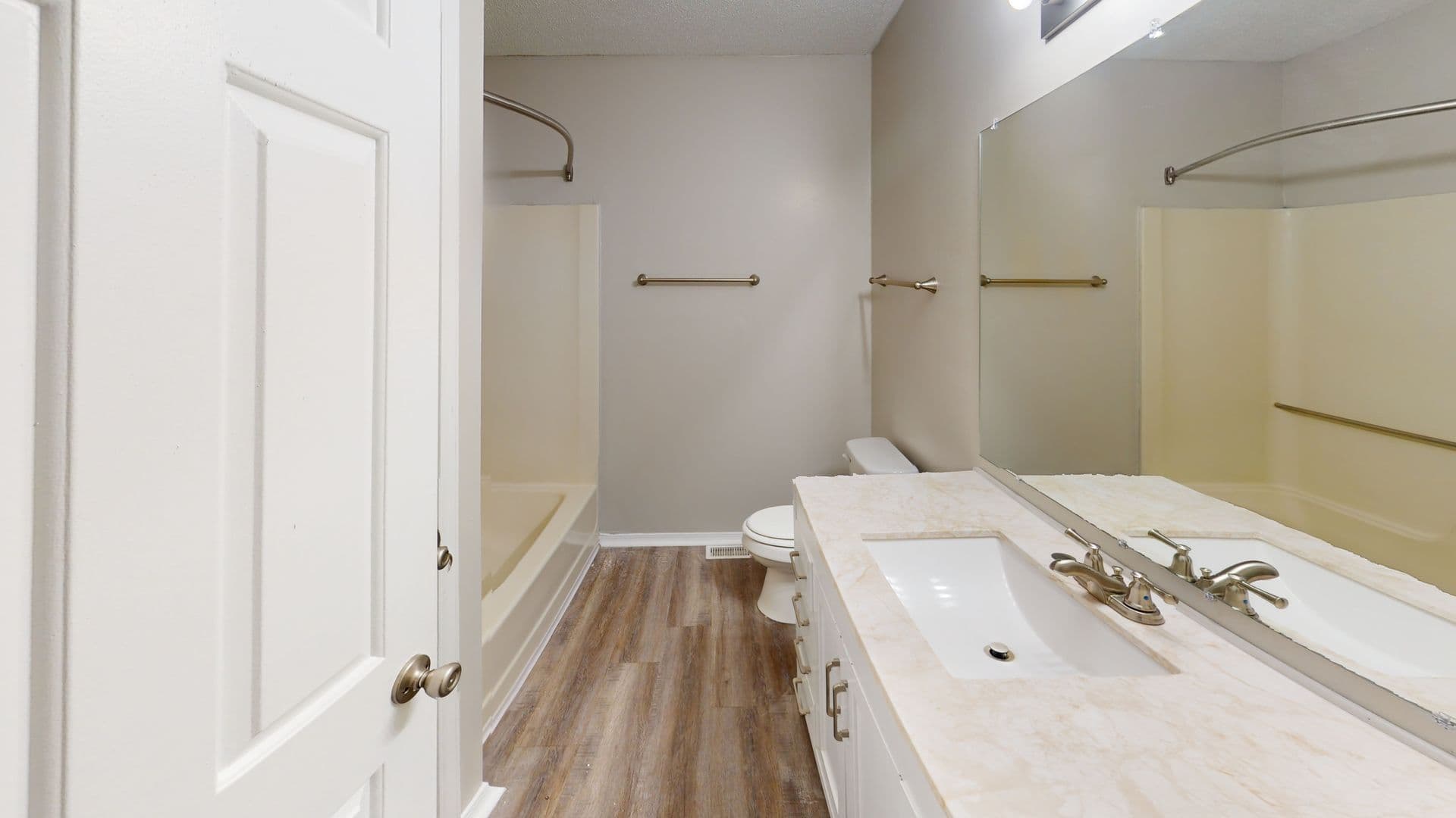 Muncie Apartment: 5124 W Canterbury Dr