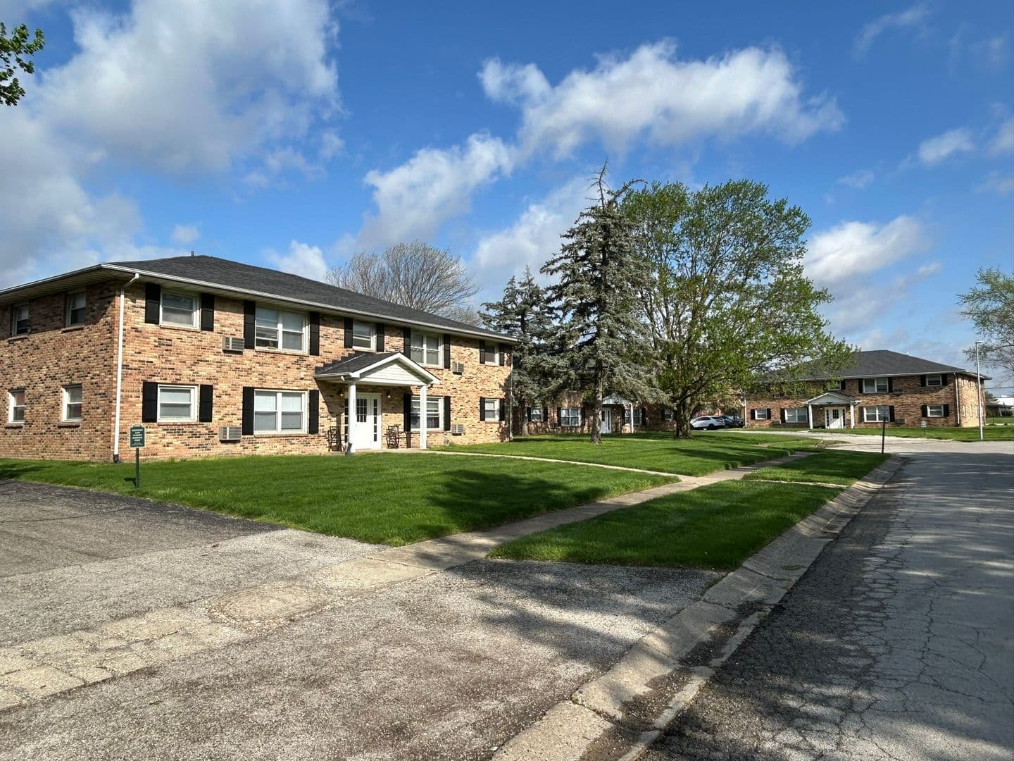Lebanon Apartment: 2302 Roselawn Dr