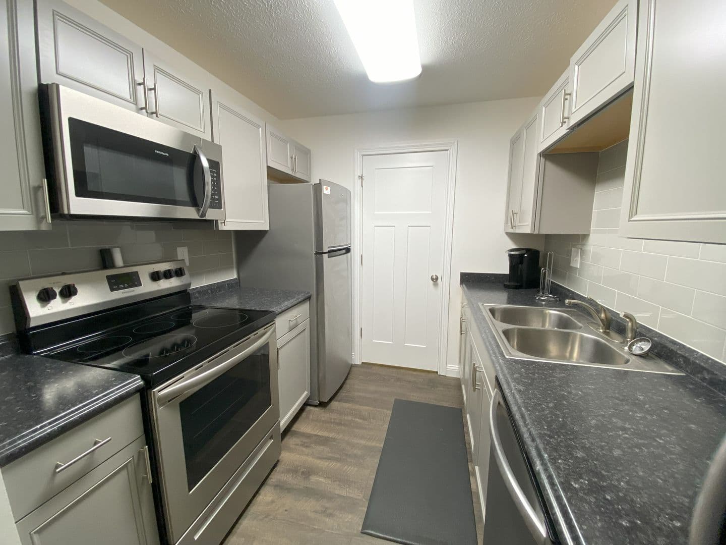 Lafayette Apartment: 2450 Earl Ave