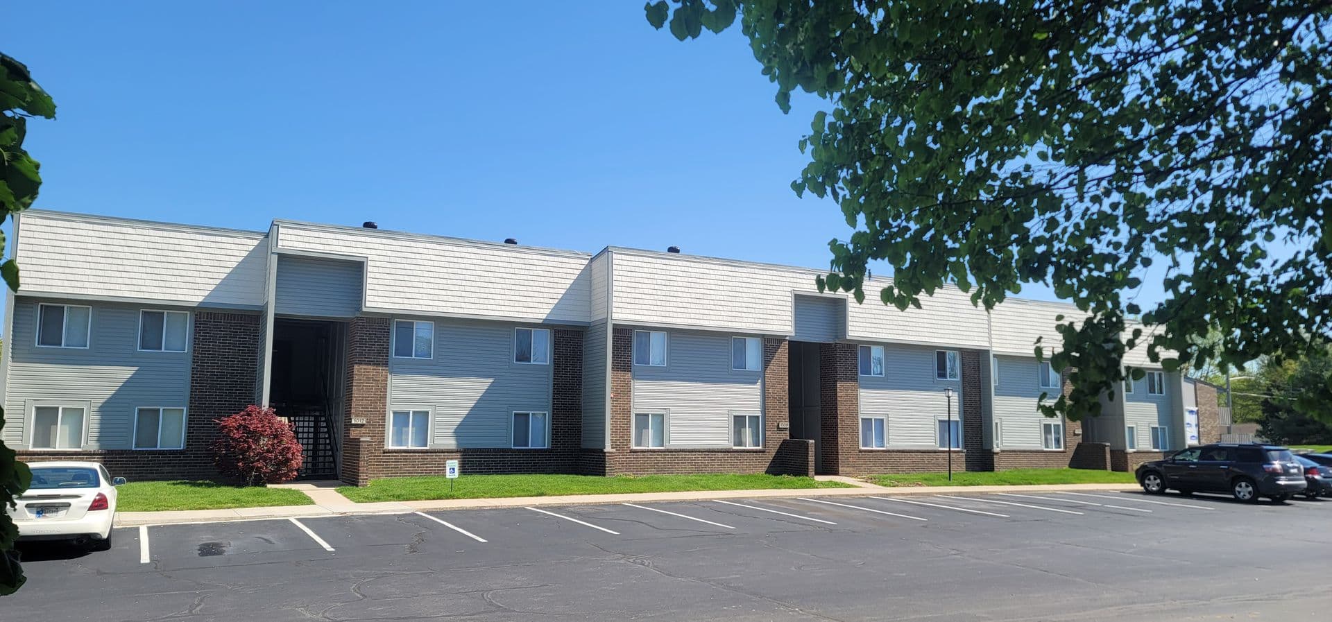 Anderson Apartment: 4325 S Madison Ave