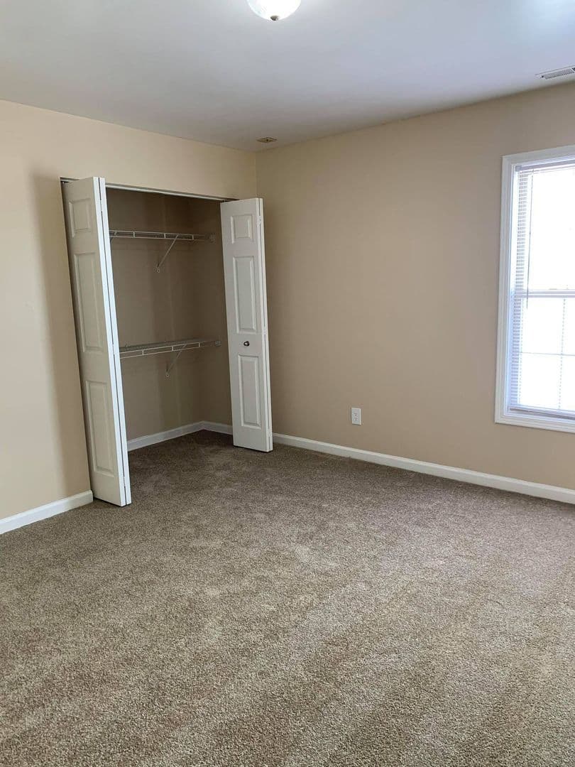 Muncie Apartment: 4000 N Walnut St
