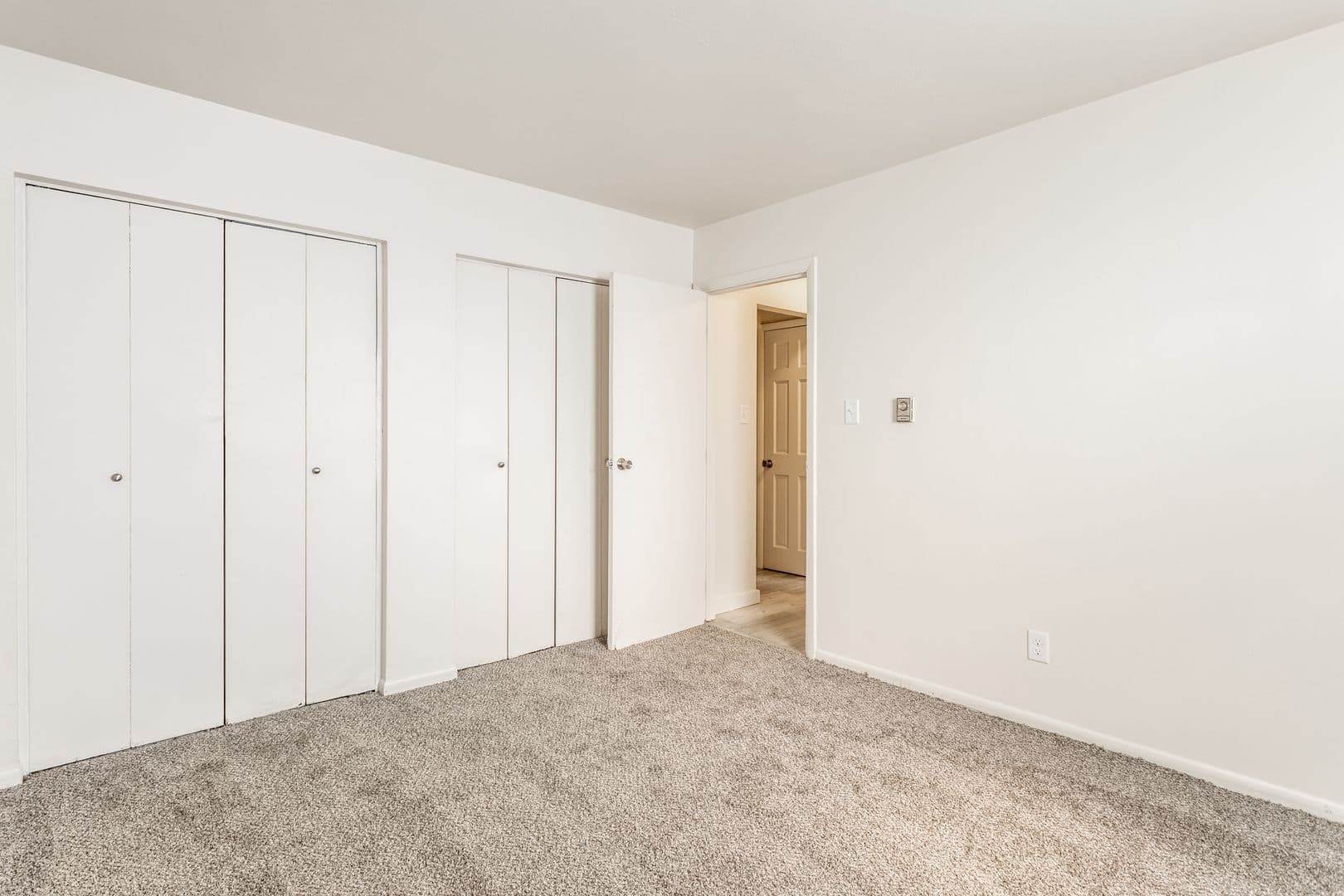 Greenwood Apartment: 505 W Smith Valley Rd