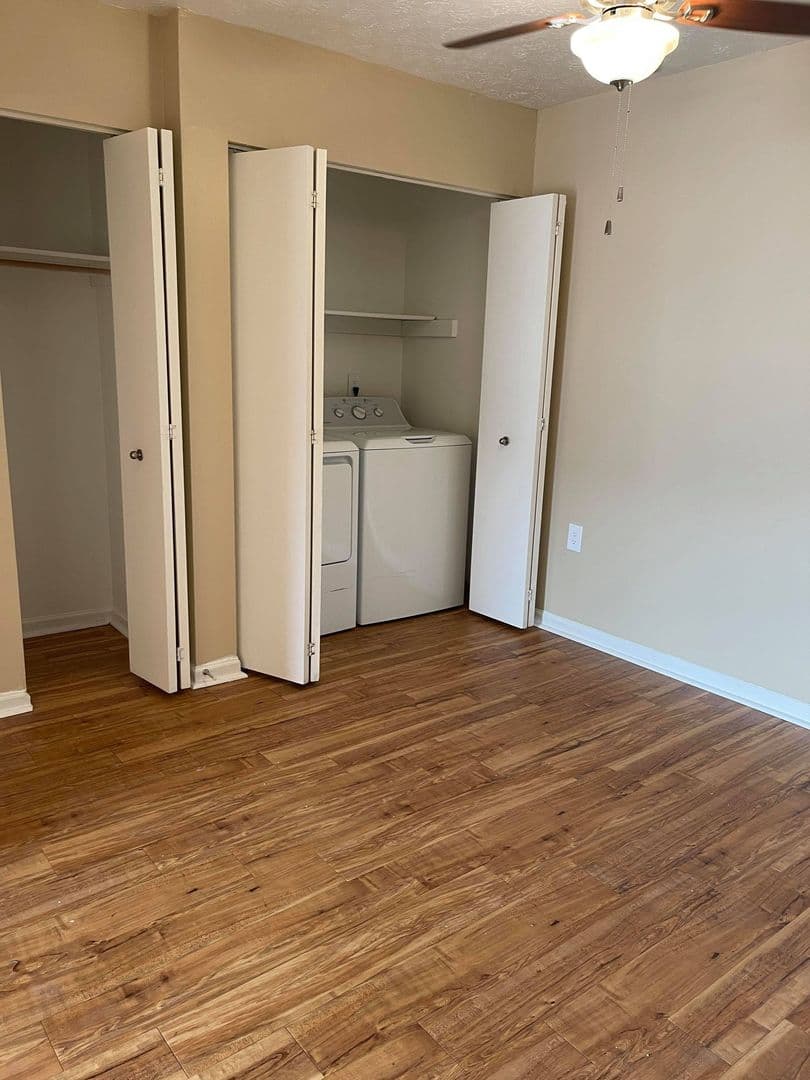 Muncie Apartment: 125 E Oldfield Ln