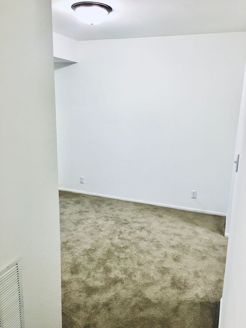 Anderson Apartment: 4325 S Madison Ave
