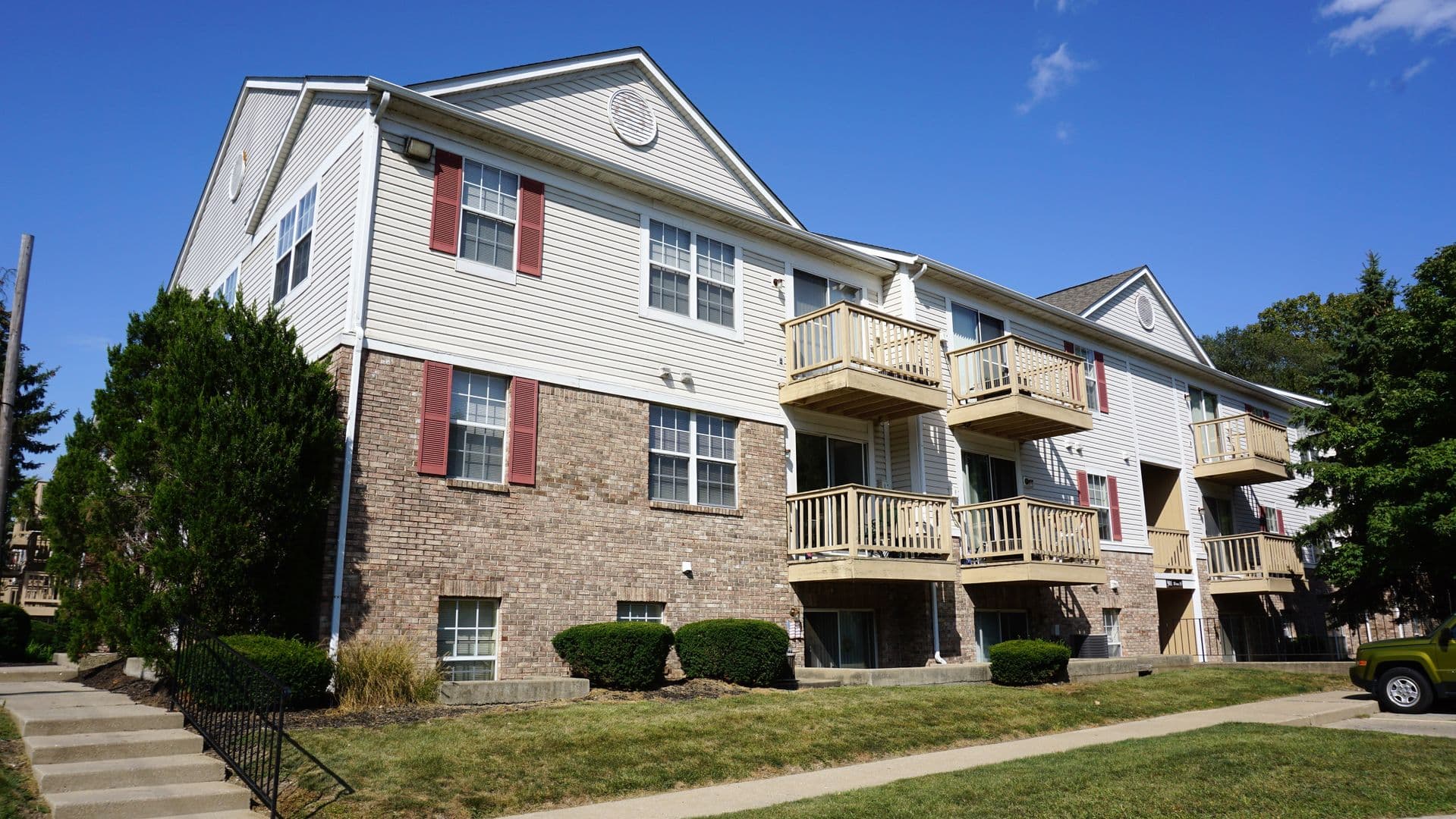 Lafayette Apartment: 901 S. 4th St. #27