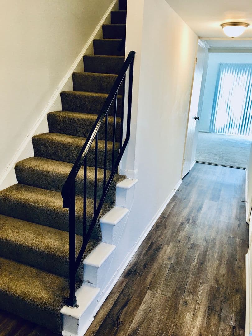 Anderson Apartment: 4325 S Madison Ave