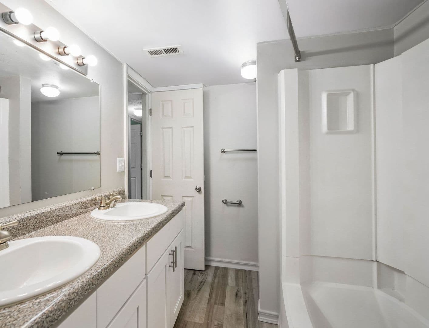 Amelia Apartment: 15 Montgomery Way
