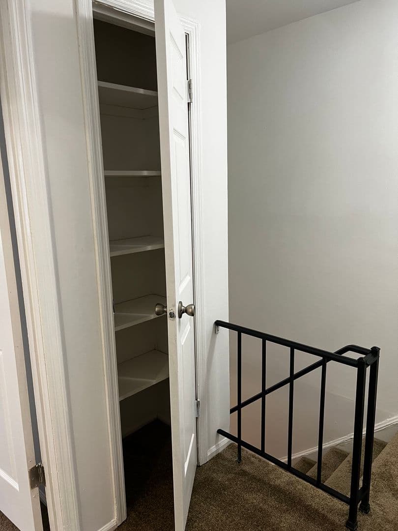 Anderson Apartment: 4325 S Madison Ave
